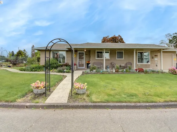 200 S Cascade Dr, Woodburn, OR 97071