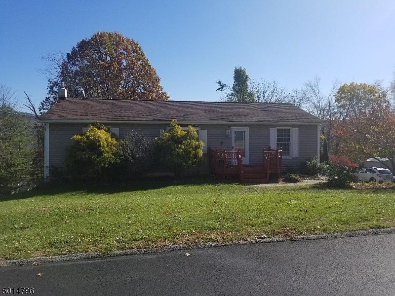 1st image of 90 Hillside Dr