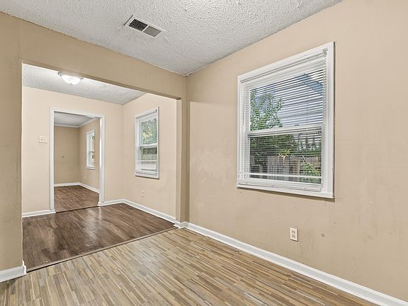 5th image of 1311 Foxcroft St