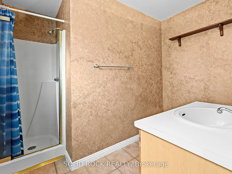 1631 Charbonneau St — Photo 31