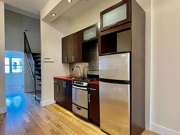3rd image of 1365 De Kalb Ave #3A