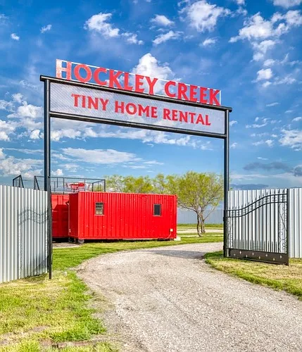 6547 S Interstate Highway 35 #14-19 Photo 1