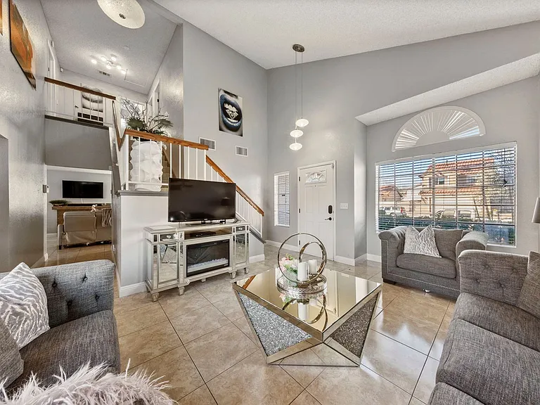 449 Rutherford Cir — Photo 12