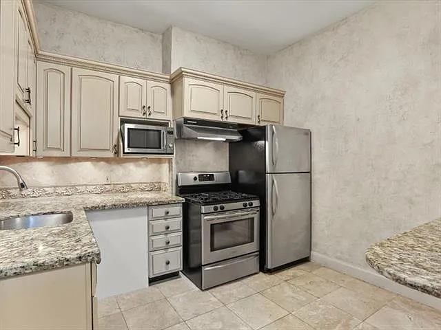 807 Decatur St #2 — Photo 8
