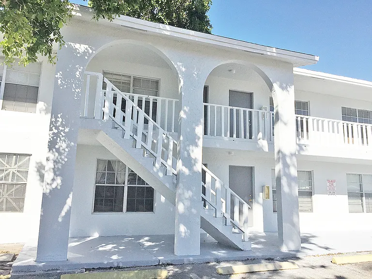 1441 NW 22nd St — Photo 3