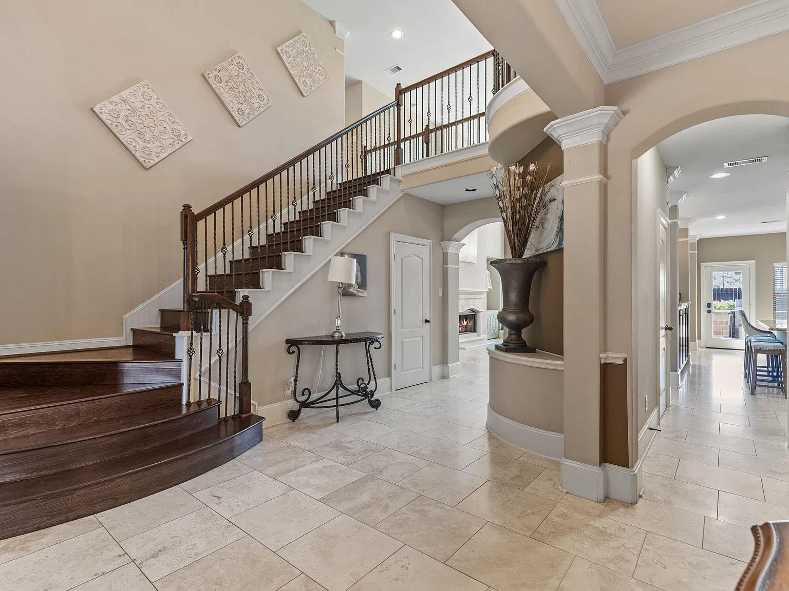 4 bed, 3.5 bath, 4259 sqft, $3,500 — Photo 2