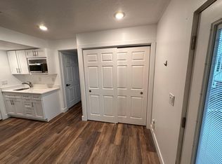 1302 S Sunrise Ln, Farmington, UT 84025