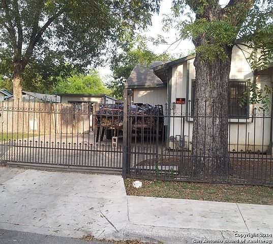 2nd image of 1108 Madrid St