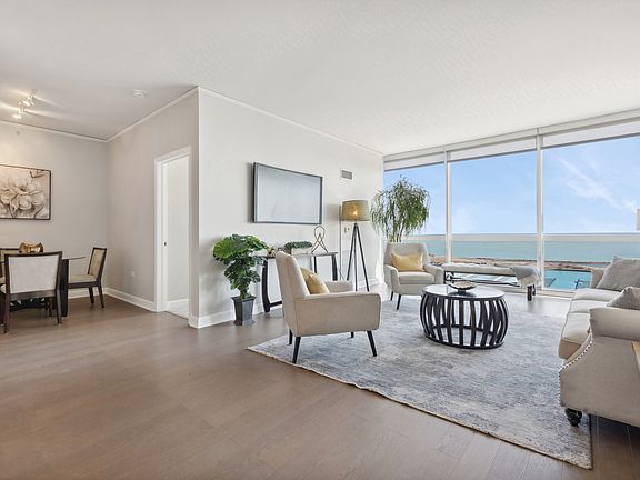 5th image of 1901 S Calumet Ave #2305