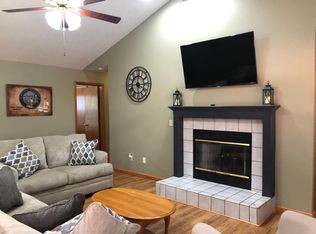 2745 S Eldon Ave, Springfield, MO 65807