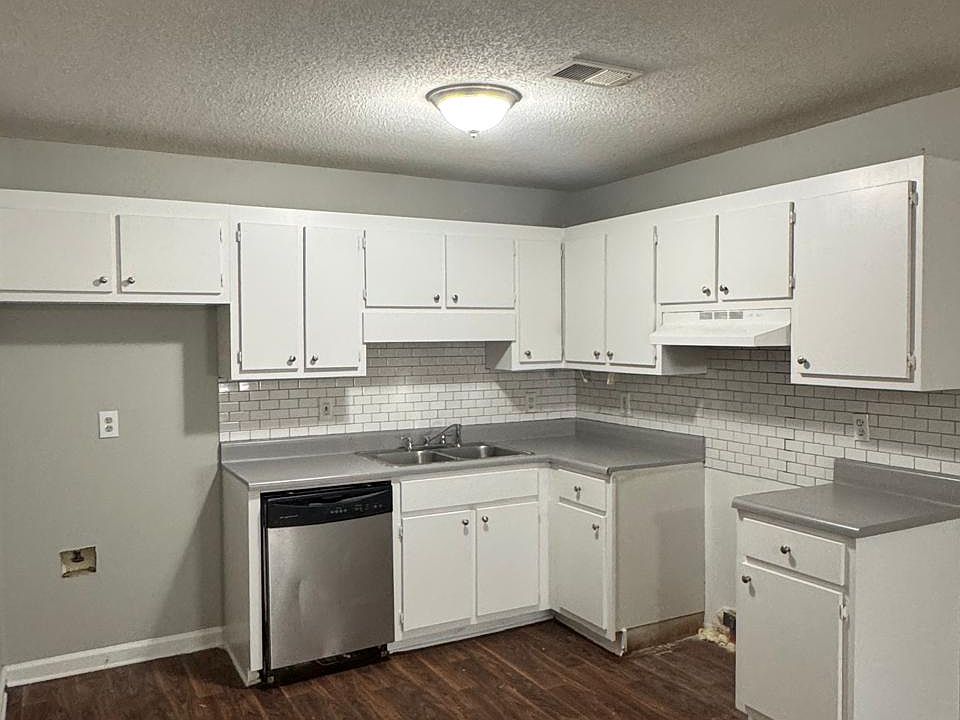 1st image of 33 Townsley Dr