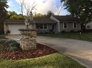 1011 Holly Spring Ln, Grand Blanc, MI 48439