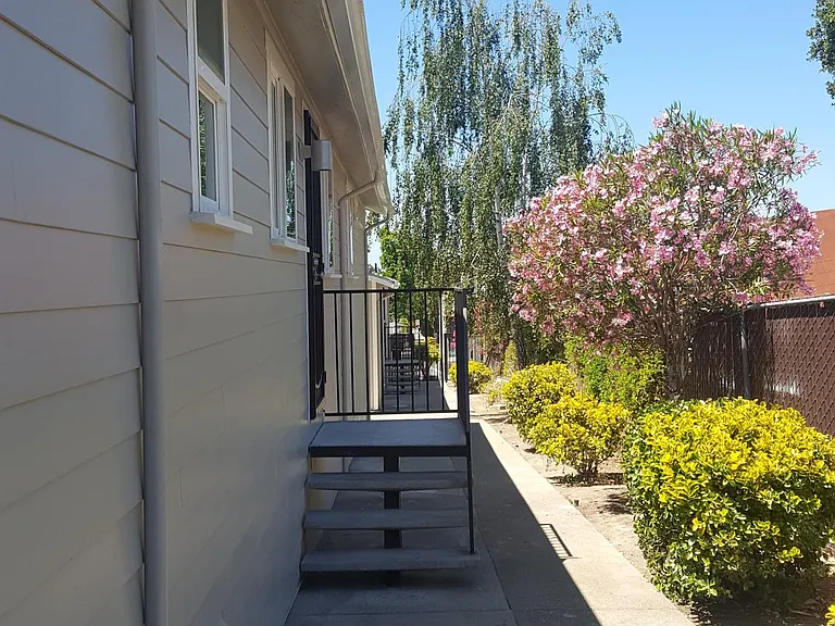 7628 Macarthur Blvd #4 — Photo 3