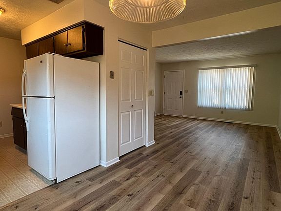 5th image of 2185 Meadowlawn Dr APT C