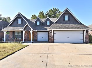 9004 E 140th St S, Bixby, OK 74008