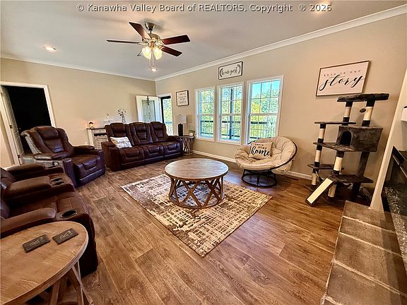 5th image of 644 Pleasant Valley Rd
