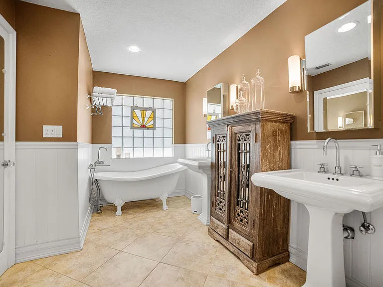 1256 Lake Breeze Dr — Photo 22
