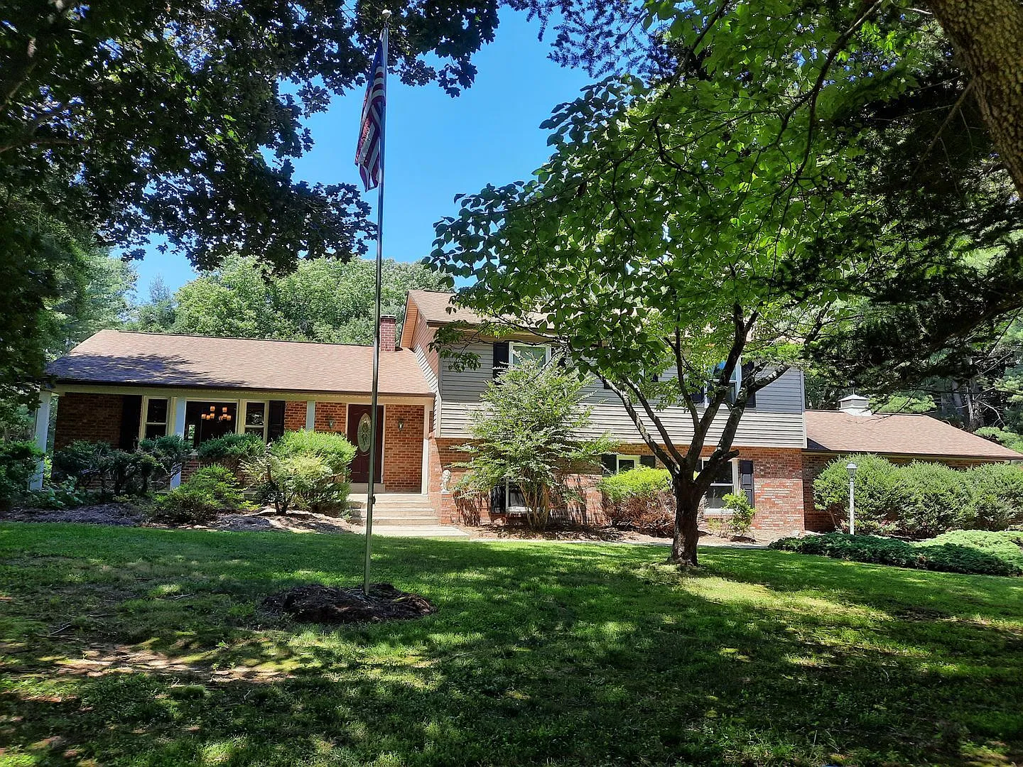 6 bed, 3.0 bath, 2750 sqft, $3,500 — Photo 4