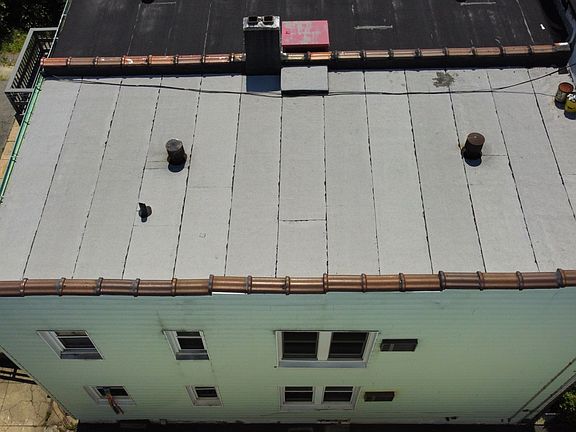 3rd image of 2852 Randall Ave