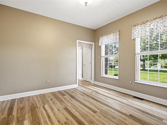 4th image of 110 Timberline Dr