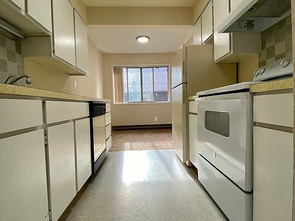 4th image of 4526 NE Hancock St #10205105