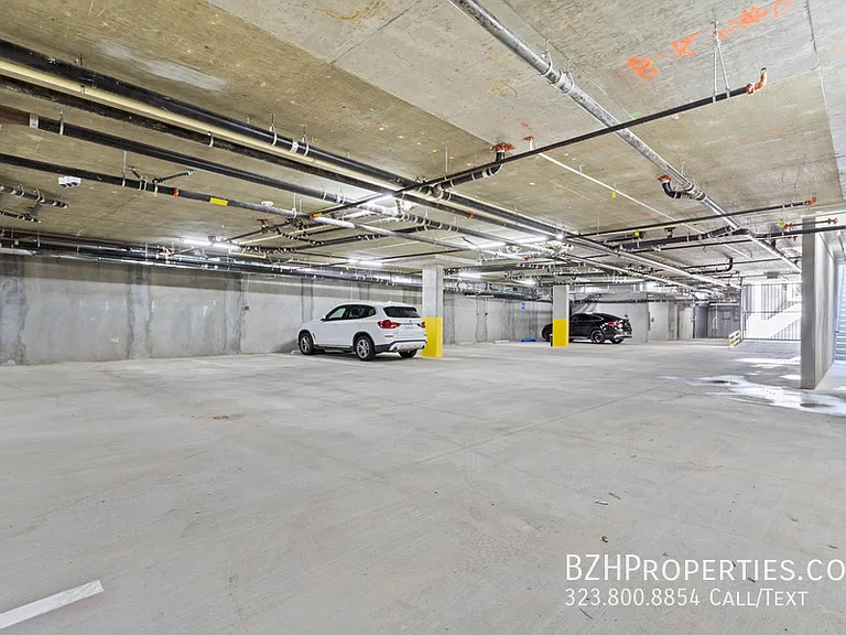1223 N Hayworth Ave — Photo 20
