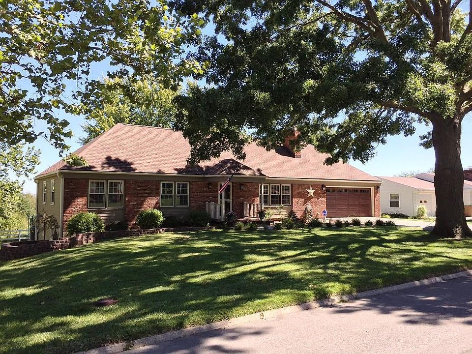 1st image of 422 Town And Country Ln