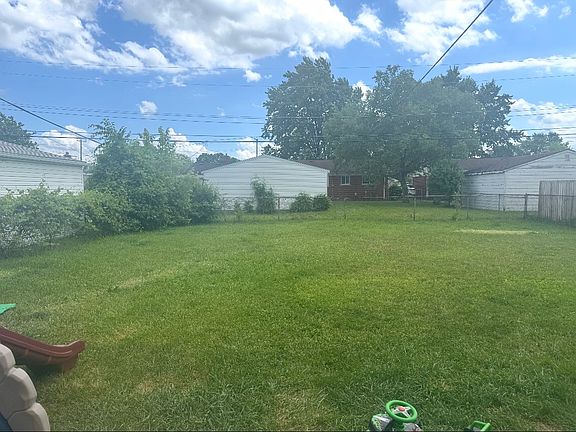 4th image of 10551 N Oak Dr