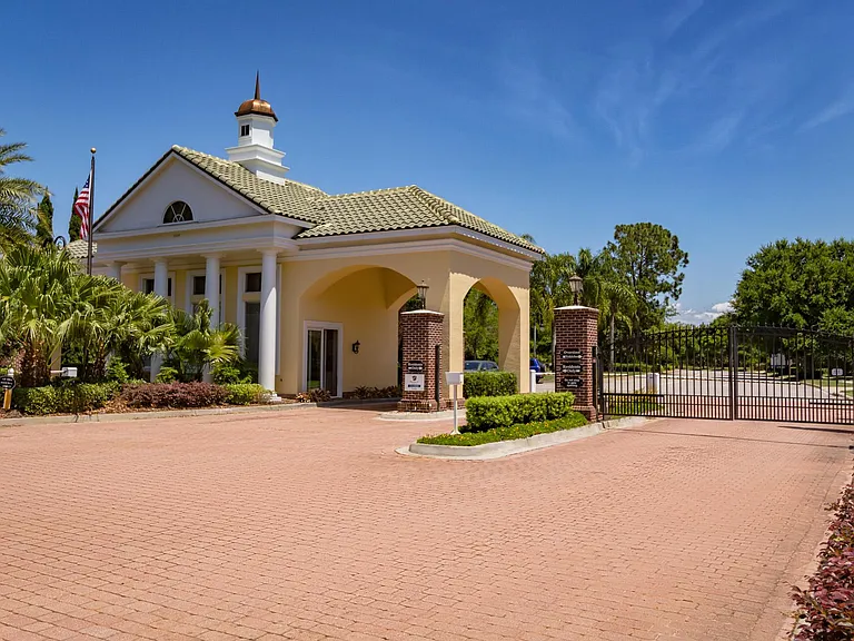2021 Greenbriar Ter — Photo 32