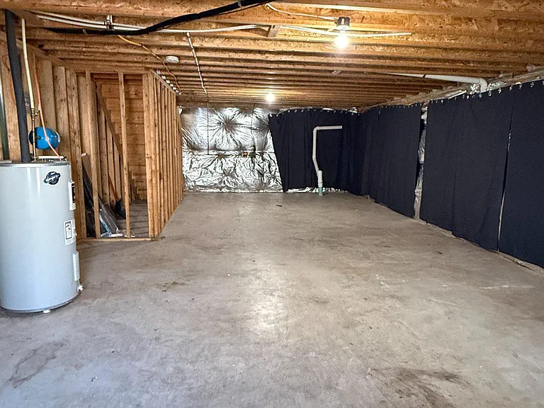 135 S Charlotte St — Photo 23