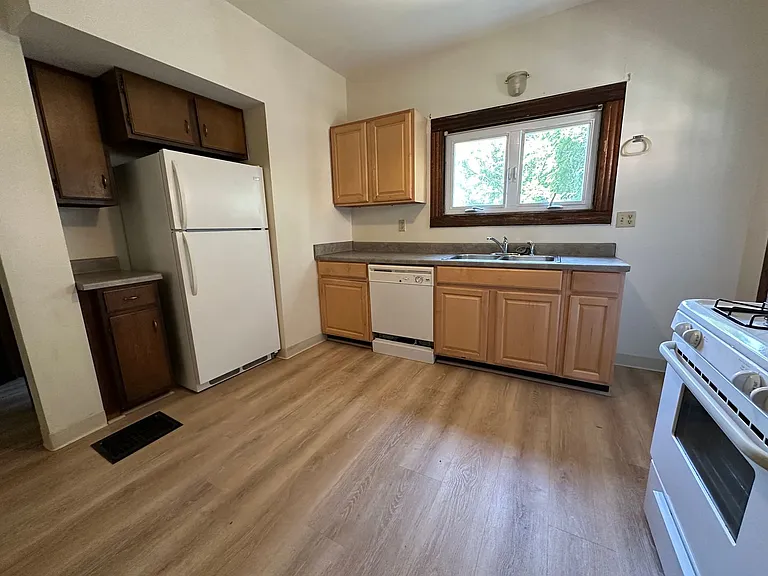 306 Eddy St — Photo 3