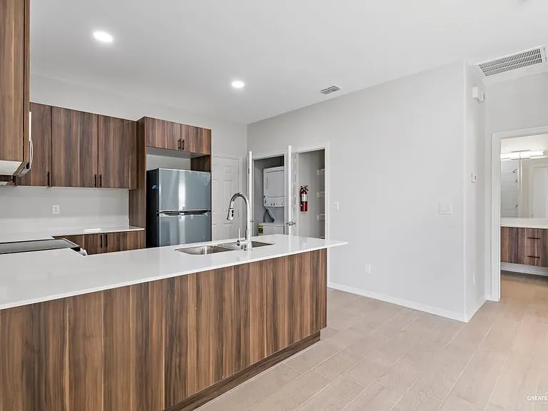 2901 W Driftwood St #1 — Photo 6