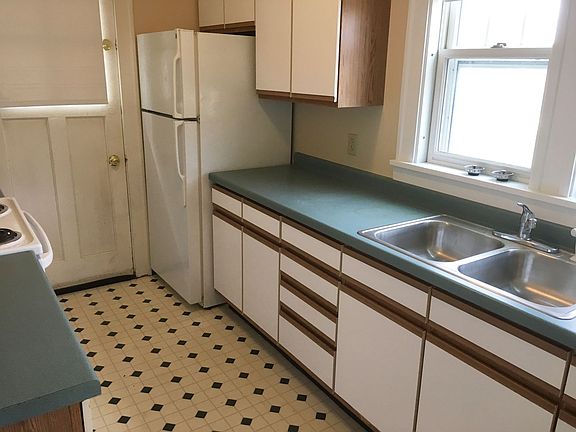 2nd image of 605 E Thomas St