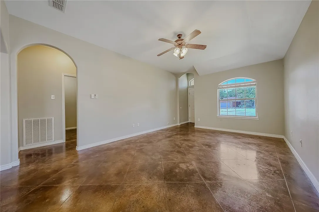 3 bed, 2.0 bath, 1400 sqft, $1,795 — Photo 4