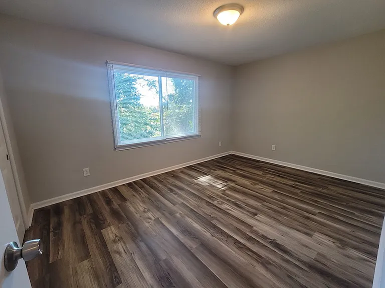 105 Plaza Oaks Rd #11 — Photo 8