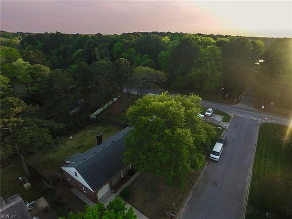 4th image of 5889 Woodside Ln