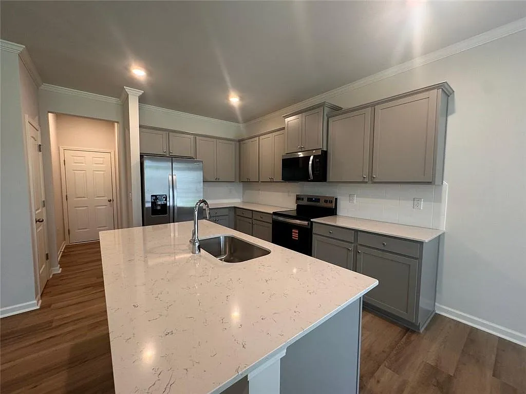 3 bed, 2.5 bath, 1877 sqft, $1,950 — Photo 2