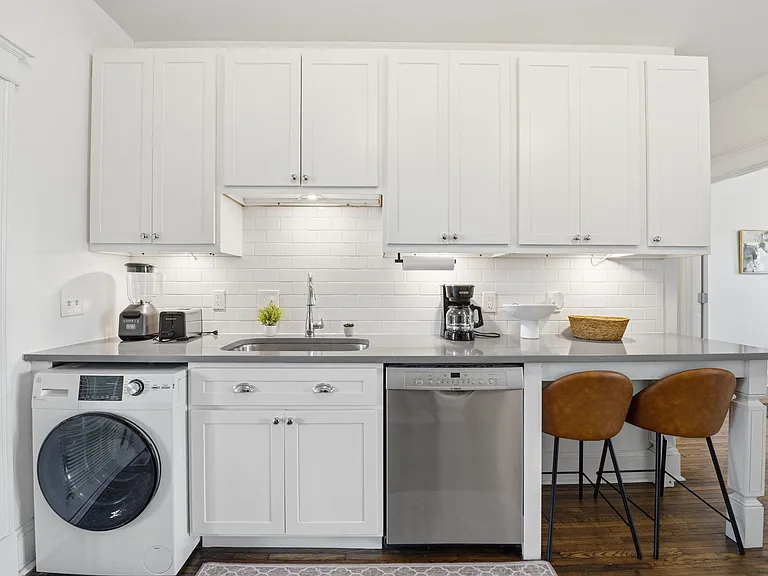 5750 Pershing Ave #2W — Photo 9
