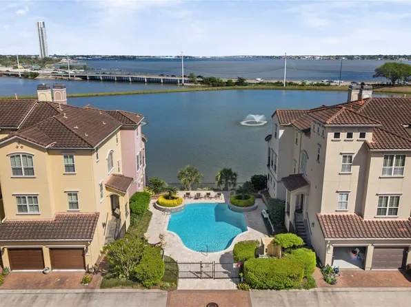 37 Armand Shore Dr, Houston, TX 77058