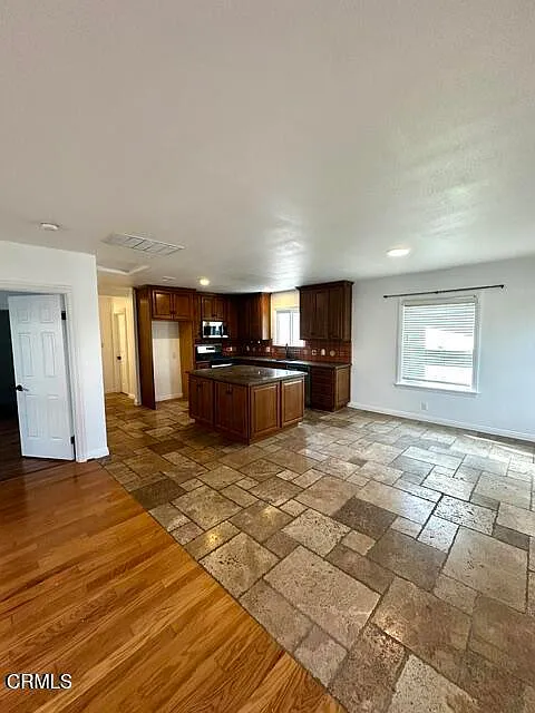 3 bed, 2.0 bath, 1300 sqft, $3,395 — Photo 4