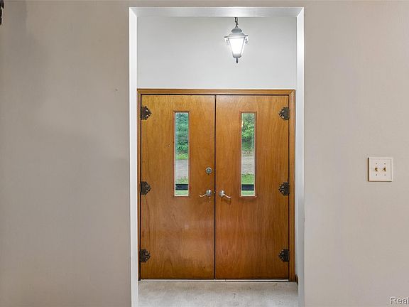 5th image of 6630 Russell Dr