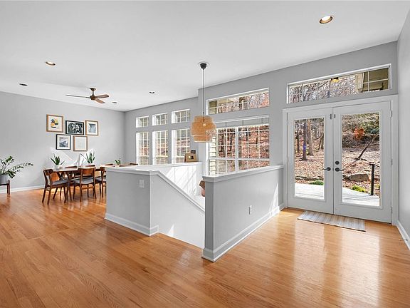 3rd image of 596 N Rockcliff Rd