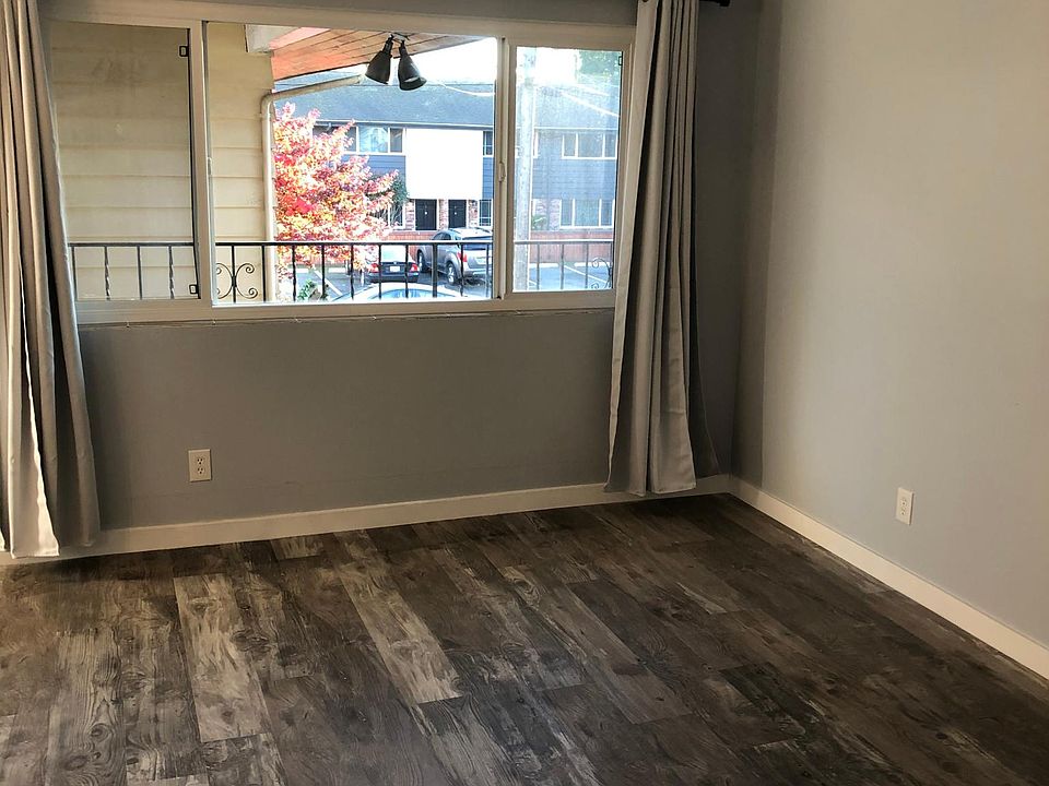 1st image of 2322 N 134th St #4