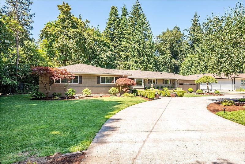 3rd image of 2927 Madrona Drive