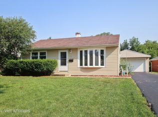 2909 Cardinal Dr, Rolling Meadows, IL 60008