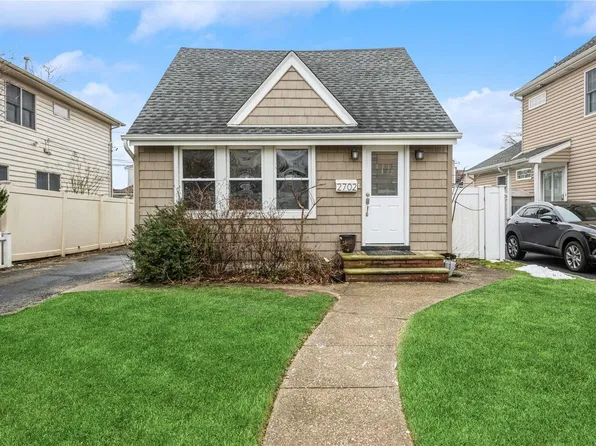 2702 Rosebud Avenue, Merrick, NY 11566