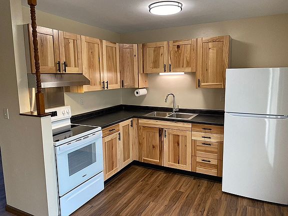 3rd image of 2758 Wyoming Dr