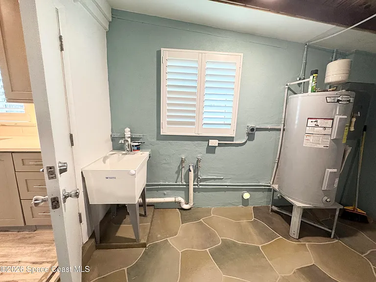 249 Palm Ln — Photo 9