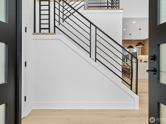 2nd image of 590 W U Street