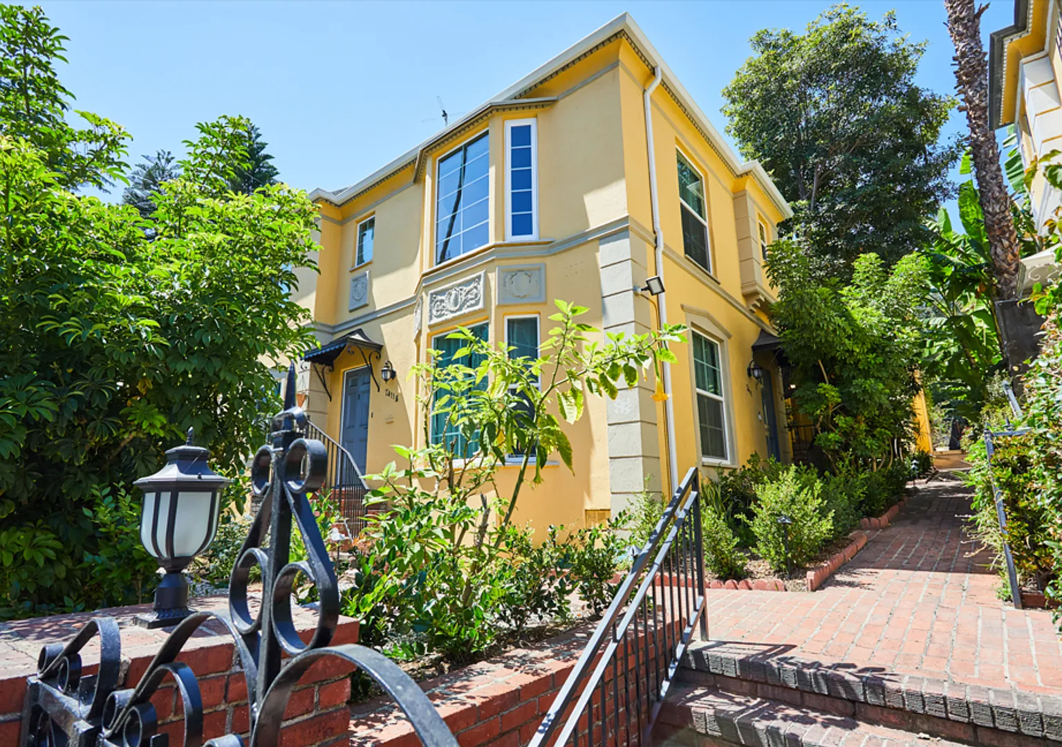 Classic Hollywood Charm Meets Modern Living — Photo 4